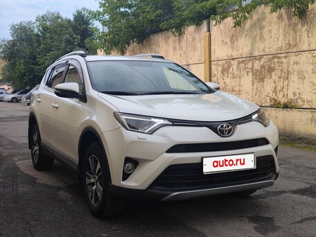 2017 Toyota RAV4 IV (XA40) Рестайлинг, белый, 3000000 рублей, вид 3