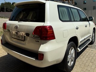 2015 Toyota Land Cruiser 200 Series Рестайлинг 1, белый, 8300000 рублей, вид 3