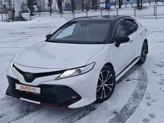 2021 Toyota Camry VIII (XV70), белый, 3250000 рублей, вид 3