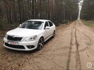 2011 Skoda Octavia RS II Рестайлинг, белый, 1050000 рублей, вид 4