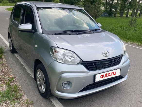 2017 Toyota Passo III, серебристый, 945000 рублей - вид 4