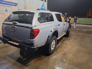 2011 Mitsubishi L200 IV, серебристый, 2200000 рублей, вид 4