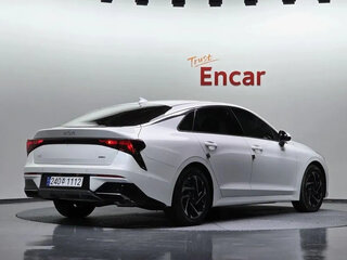 2024 Kia K5 III Рестайлинг, белый, 3200000 рублей, вид 3