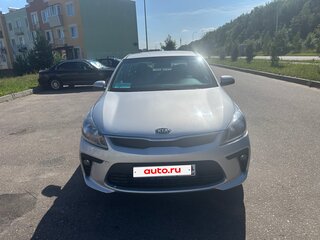 2017 Kia Rio IV, серебристый, 1070000 рублей, вид 2