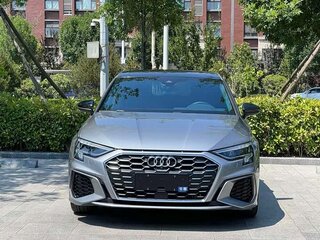 2023 Audi A3 Sportback 35 TFSI IV (8Y), серебристый, 1650000 рублей, вид 2