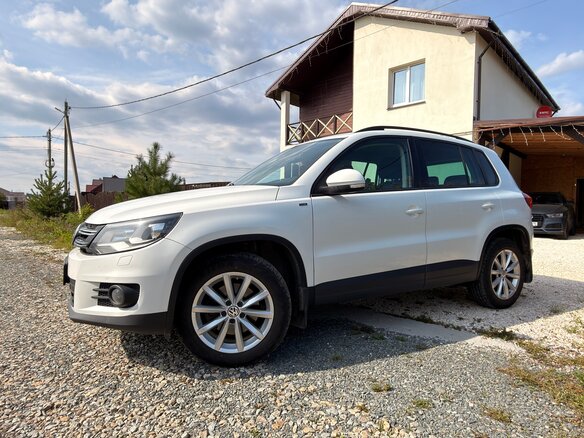 2015 Volkswagen Tiguan I Рестайлинг, белый - вид 2