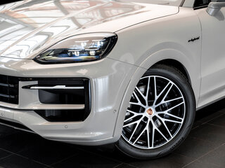 2025 Porsche Cayenne E-Hybrid III Рестайлинг, серый, 18025000 рублей, вид 4