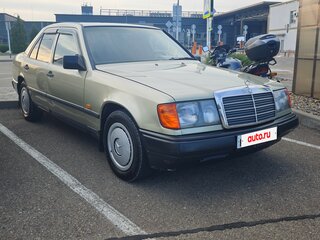 1992 Mercedes-Benz W124 200, зелёный, 330000 рублей, вид 4