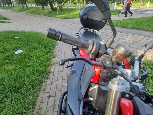 2018 BMW F 800 R, красный, 800000 рублей - вид 16