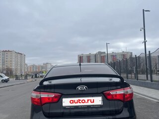 2013 Kia Rio 4-speed III, чёрный, 920000 рублей, вид 3