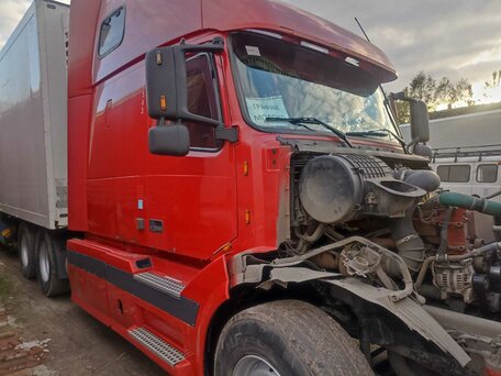 2003 Volvo VNL, красный, 1300000 рублей, вид 4