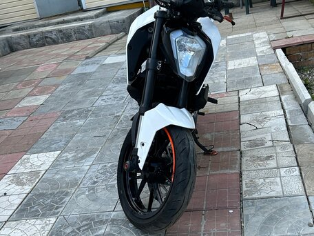 2017 KTM 250 Duke, белый, 295000 рублей, вид 1
