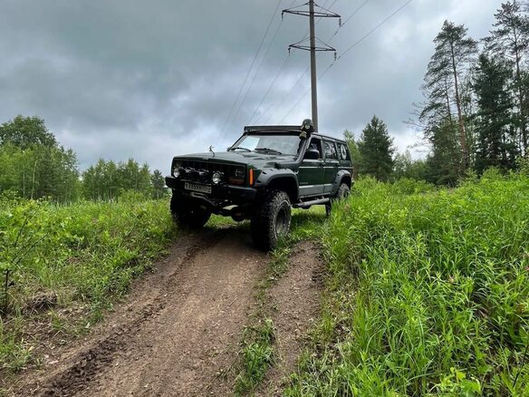 1997 Jeep Cherokee II (XJ) Рестайлинг, зелёный - вид 12