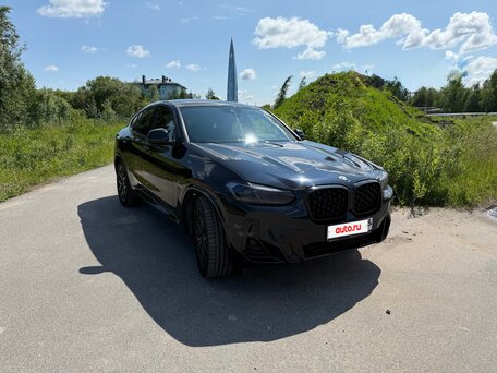 2021 BMW X4 30i II (G02) Рестайлинг, чёрный, вид 3