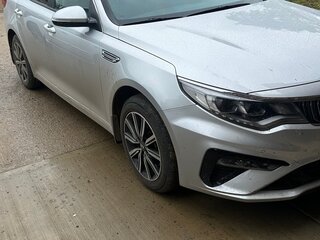 2018 Kia Optima IV Рестайлинг, серебристый, 1980000 рублей, вид 2