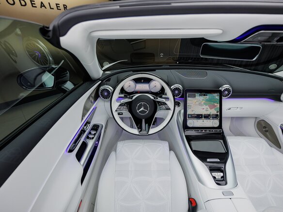 2025 Mercedes-Benz Maybach SL, белый - вид 16