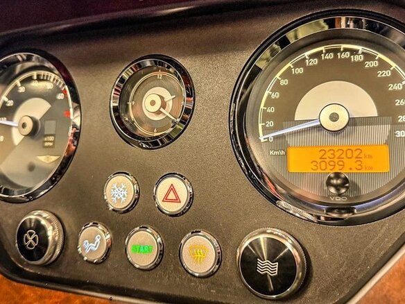 2022 Morgan Plus Six, красный - вид 16