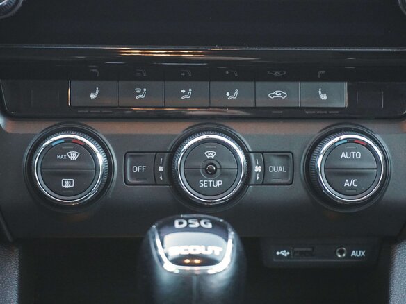 2014 Skoda Octavia Scout III (A7), бежевый, 1930000 рублей - вид 21
