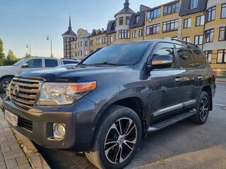 2015 Toyota Land Cruiser 200 Series Рестайлинг 1, серый, 5200000 рублей, вид 1