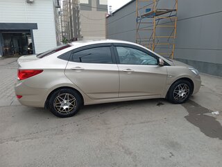 2014 Hyundai Solaris I, бежевый, 1250000 рублей, вид 2