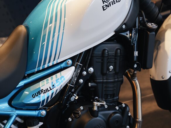 2026 Royal Enfield Guerrilla 450, синий, 559000 рублей - вид 25