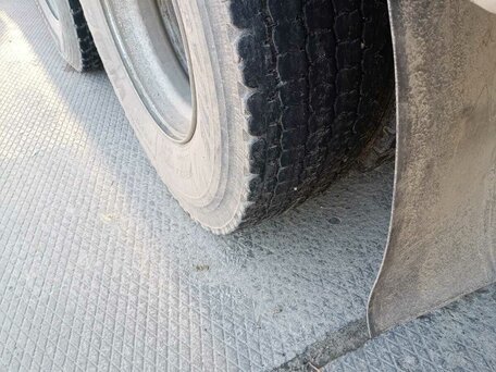 2003 Nissan Diesel, красный, 2500000 рублей, вид 2