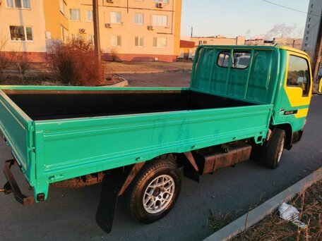 2004 Nissan Atlas, зелёный, 2250000 рублей, вид 4