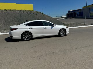 2019 Lexus ES 250 VII, белый, 4150000 рублей, вид 4