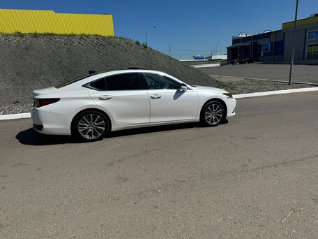 2019 Lexus ES 250 VII, белый, 4090000 рублей, вид 4