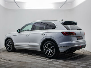 2020 Volkswagen Touareg III, белый, 4295000 рублей, вид 3