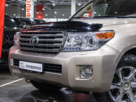 2012 Toyota Land Cruiser 200 Series Рестайлинг 1, золотистый, 3399000 рублей, вид 2