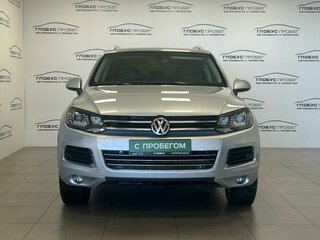 2013 Volkswagen Touareg II, серебристый, 1800000 рублей, вид 3