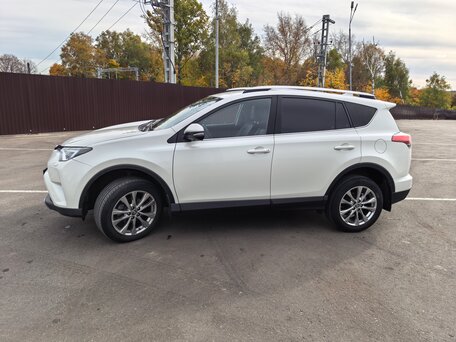 2018 Toyota RAV4 IV (XA40) Рестайлинг, белый, 2400000 рублей, вид 4
