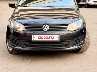 2015 Volkswagen Polo V Рестайлинг, чёрный, 499999 рублей, вид 2