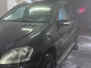 2008 Mercedes-Benz M-Класс 550 II (W164) Рестайлинг, чёрный, 1300000 рублей, вид 2