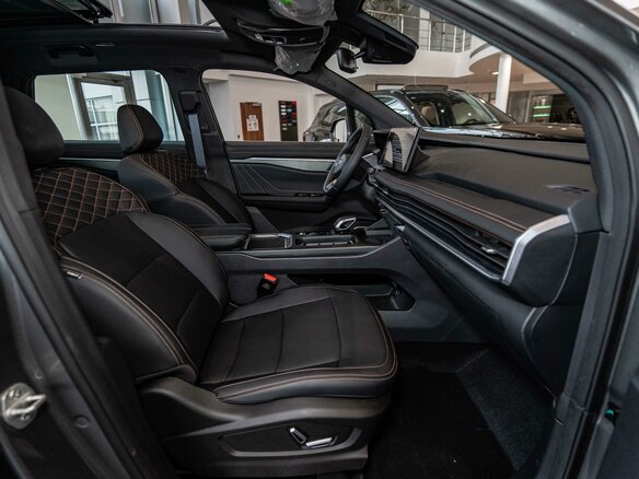 2026 Geely Okavango I Рестайлинг, серый, 4085990 рублей - вид 15