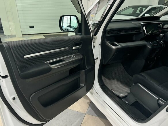 2015 Honda Stepwgn V, белый, 1649000 рублей - вид 17