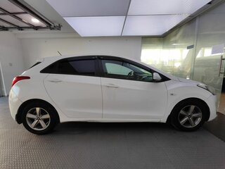 2012 Hyundai i30 II, белый, 840000 рублей, вид 4