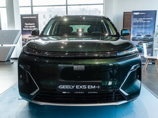 2026 Geely EX5 Гибрид EM-R, зелёный, 3829990 рублей, вид 4