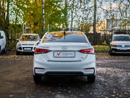 2018 Hyundai Solaris II, белый, 1044000 рублей, вид 4