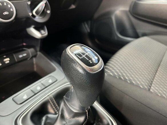 2020 Kia Rio X-Line IV, белый, 1090633 рублей - вид 14