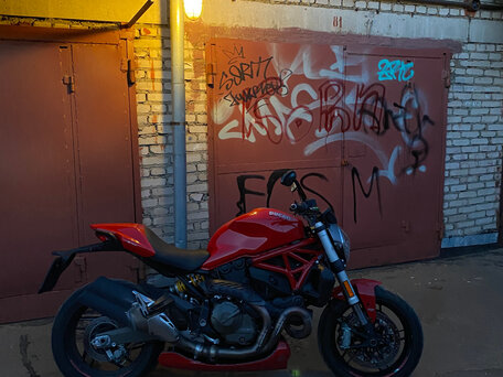 2017 Ducati Monster 821, красный, 699000 рублей, вид 1