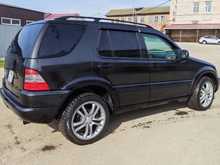 2000 Mercedes-Benz M-Класс 320 I (W163), чёрный, 690000 рублей, вид 4