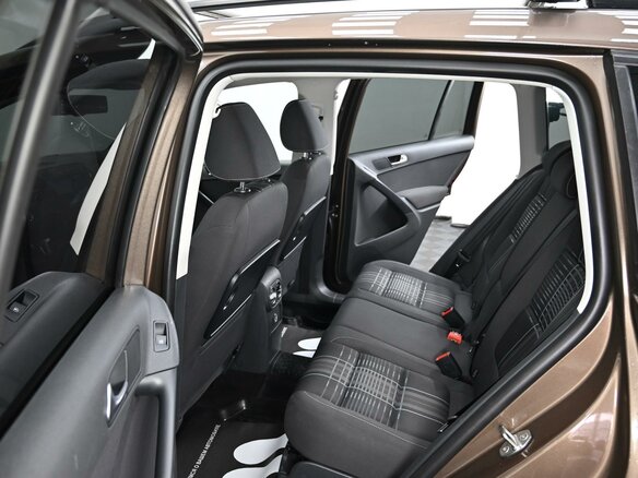 2015 Volkswagen Tiguan I Рестайлинг, коричневый, 1325000 рублей - вид 9