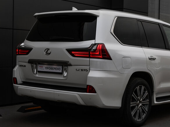 2016 Lexus LX 570 III Рестайлинг 2, белый, 7400000 рублей - вид 22