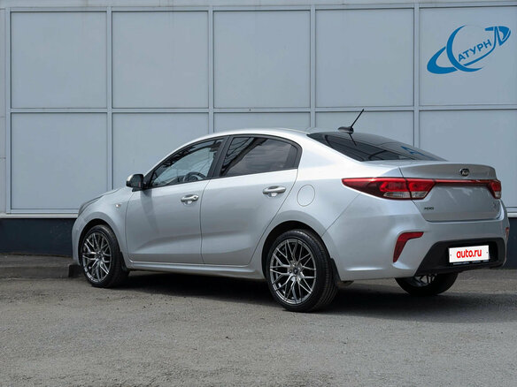 2018 Kia Rio IV, серебристый, 1165000 рублей - вид 6