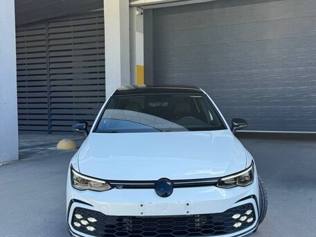 2022 Volkswagen Golf VIII, белый, 1970000 рублей, вид 4