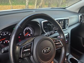 2021 Kia Sportage IV Рестайлинг, белый, 3000000 рублей, вид 3