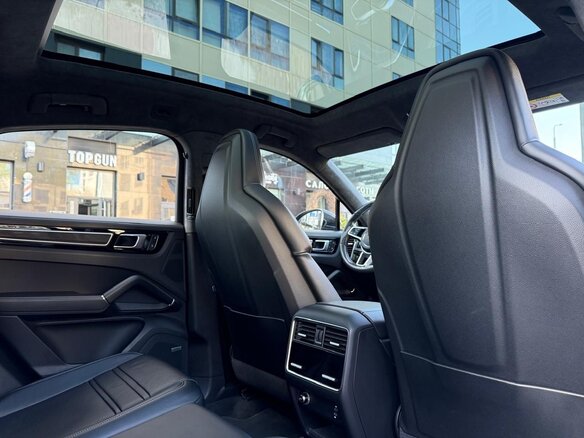 2022 Porsche Cayenne GTS Coupé III, серый, 13400000 рублей - вид 13