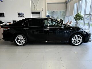 2018 Toyota Camry VII (XV50) Рестайлинг 2, чёрный, 2820000 рублей, вид 4